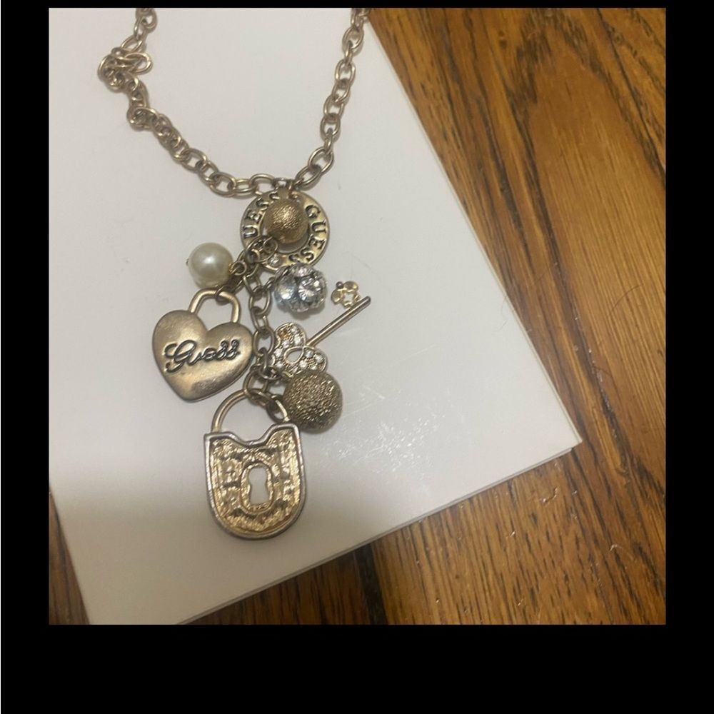 Guess Elegant Gold Charm Y2K vintage Necklace